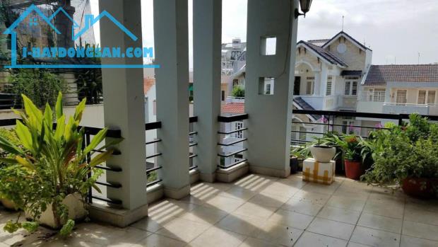 Bán nhà mặt tiền Tạ Quang Bửu, tặng nội thất, 6x18 chỉ 20 tỷ - 1