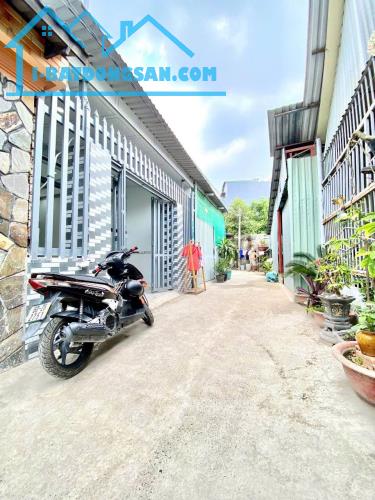 Bán Nhà Cấp 4 -  Gần Bến Xe Miền Tây - dt 72m2 - Giá 1 Tỷ 280 - Sổ Hồng Riêng !