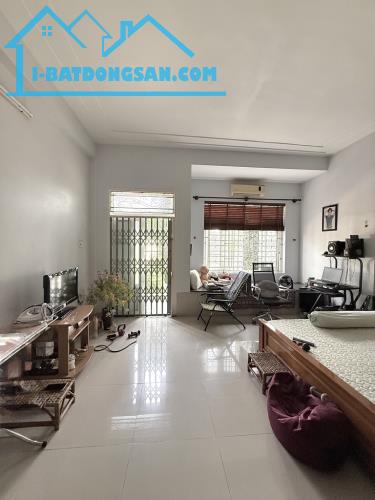 Siêu phẩm Khu Tên lửa Đạn Đạo Khu Biệt Thự Toàn Đại Gia, DT 100 m2, Ngang 5m, Chỉ 14 đồng - 2