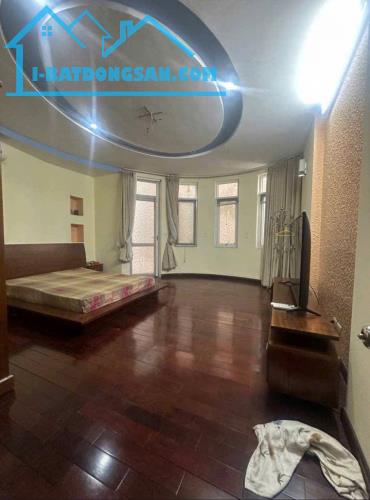 Hoàng Hoa Thám (Ngọc Hà) - 70m2 - 4 tầng - MT 5m - nhà dòng tiền 300tr/năm - 1p ra phố - 1