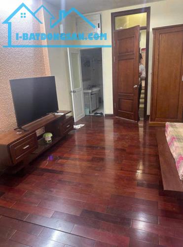 Hoàng Hoa Thám (Ngọc Hà) - 70m2 - 4 tầng - MT 5m - nhà dòng tiền 300tr/năm - 1p ra phố - 3