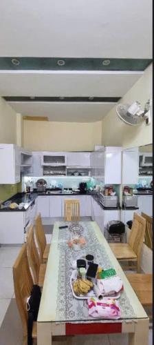 Hoàng Hoa Thám (Ngọc Hà) - 70m2 - 4 tầng - MT 5m - nhà dòng tiền 300tr/năm - 1p ra phố - 4