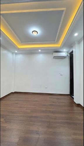 Nhà đẹp khu vực Hoàng Cầu 3 bước ra hồ. - 1