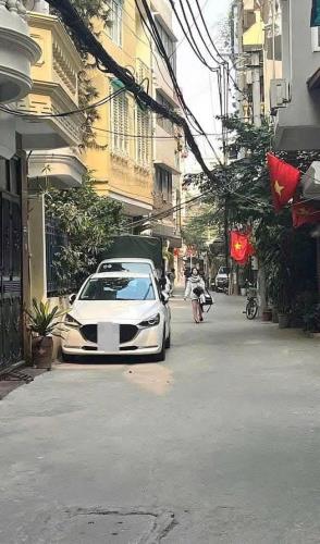 Nhà đẹp khu vực Hoàng Cầu 3 bước ra hồ.
