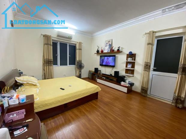 Bán nhà Đội Cấn cực gần phố 45m 4 tầng 8.5 tỷ