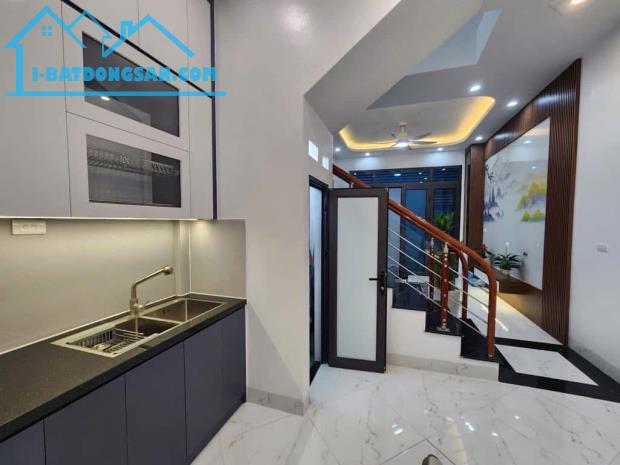 Bán nhà Vĩnh Phúc, Ba Đình, dt 40m, ngõ rộng, gần phố, 20m ra đường ô tô tránh. Giá 7 tỷ - 2
