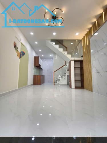 Nhà đẹp Bình Tân giá dưới 3 tỷ 65, 2 tầng, 26m2, HXH, 2 PN