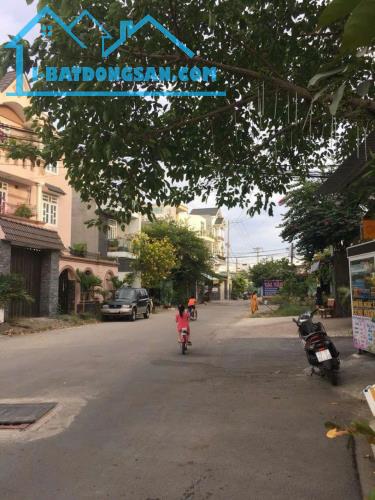 Bán nhà C4, hẻm xe hơi quay đầu, Đình Phong Phú.Giá cực tốt, duy nhất 1 căn.