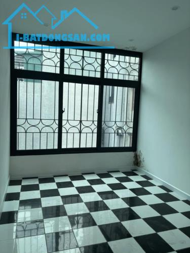 Bán nhanh nhà ngõ Ngọc Thuỵ, giá 8.7 tỷ, 68m2x3T, MT khủng - 1