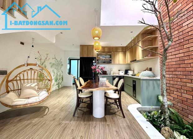 Đón đầu cầu Tứ Liên, ô tô đỗ cửa, 80m2, 5 tầng, gần phố, sổ nở hậu, 15,5 tỷ - 1