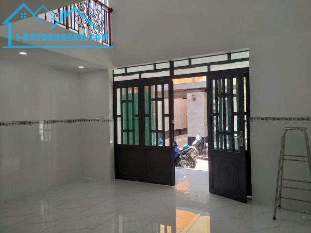 Bình Tân, cạnh đường số 7,khu tên lửa, ngang 5,5m, Nhà 3 tầng, 75 m2, giá rẻ.