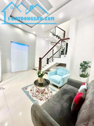 BÁN NHÀ PHƯỚC LONG B 
- Diện tích: 5 x 10m =50m2.