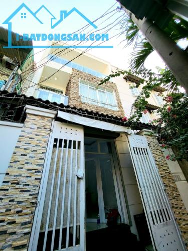 BÁN NHÀ PHƯỚC LONG B 
- Diện tích: 5 x 10m =50m2. - 3