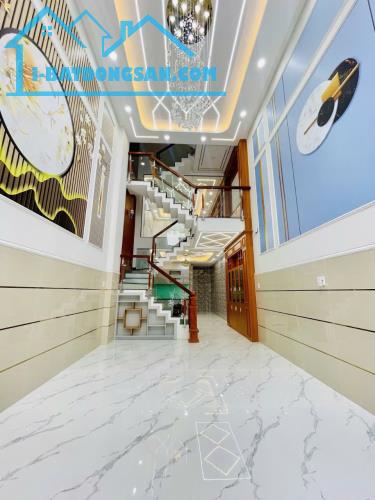 Siêu Phẩm Hương Lộ 3 giáp Tân Phú xe hơi vào nhà 64m2,4 Tầng Nhỉnh 6 tỷ