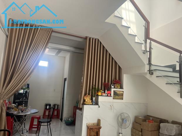 Bán nhà 2 Tầng vị trí KINH DOANH có tên đường hẳn hoi, giá cực sock,gần chợ Tân Bình - 1