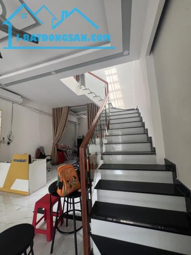 Bán nhà 2 Tầng vị trí KINH DOANH có tên đường hẳn hoi, giá cực sock,gần chợ Tân Bình