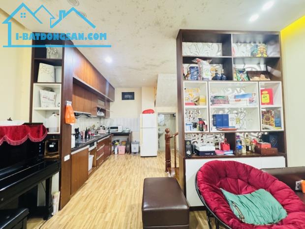 Nhà quận Ba Đình, phố Đội Cấn, diện tích 42m2, giá hợp lý, dân sinh tốt - 1