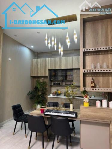 BÁN NHÀ NGUYỄN VĂN CỪ - Ô TÔ ĐỖ CỬA - KINH DOANH ĐỈNH - 51M2 ×5 TẦNG -12 TỶ - 3