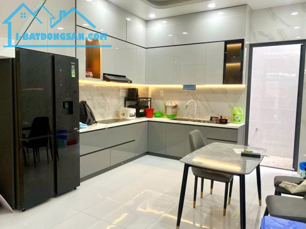12 TỶ NHÀ MỚI 100% - Ô TÔ NGỦ TRONG NHÀ - 4 TẦNG 4,35 X 15  NGAY TRUNG TÂM QUẬN 10 - 3