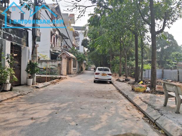 BÁN ĐẤT TẶNG NHÀ CẤP 4 LONG BIÊN - Ô TÔ TRÁNH - VÀI BƯỚC RA HỒ THẠCH BÀN - GẦN AEON MALL - 1