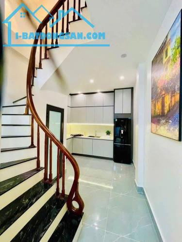 NHÀ ĐẸP Ở NGAY - LĨNH NAM - BA BƯỚC RA PHỐ - 5 TẦNG - MỚI COONG –5 TỶ - 1