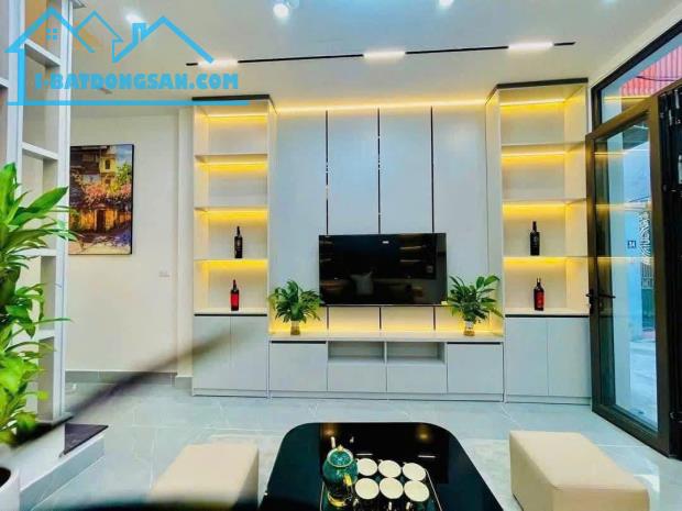 NHÀ ĐẸP Ở NGAY - LĨNH NAM - BA BƯỚC RA PHỐ - 5 TẦNG - MỚI COONG –5 TỶ - 2