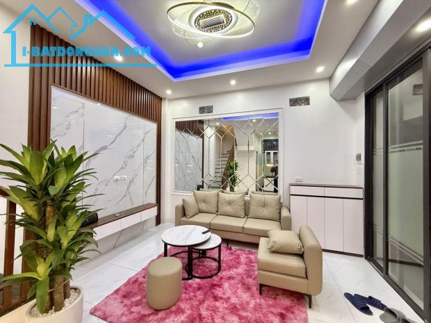 BÁN NHÀ LÔ GÓC 3 MẶT THOÁNG - Ô TÔ ĐỖ CỬA - SÁT HỒ VÕ THỊ SÁU - SÂN CHƠI RỘNG - 4