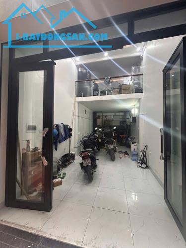 Nguyễn Ngọc Vũ- DT 32m2-  5 tầng - Giá Chào 7.6 tỷ.  ✅ Nhà nằm vị trí quá đẹp, cách ô tô - 2