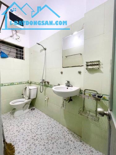 Bán nhà phố Lạc Long Quân 30m2 5tầng mặt tiền 3.1m 5.5 tỷ Tây Hồ