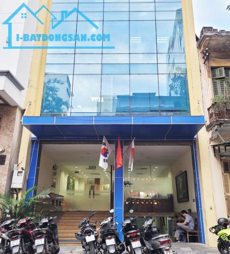 Bán Tòa Văn Phòng Mặt Phố Vĩnh Hồ, Đống Đa DT 196m2, 9T, MT 7,9m. Giá Cực Rẻ