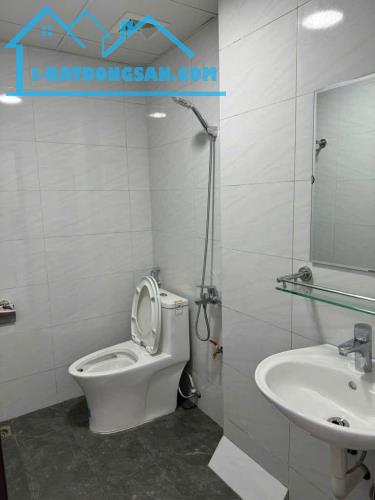 BÁN NHÀ LÔ GÓC HOÀNG QUỐC VIỆT - CẦU GIẤY - 7,8 TỶ - 2