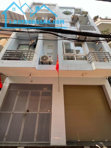 SIÊU HIẾM! 4 tầng phố Chùa Bộc, DT 50m2, ngõ to rộng thông, giá 12 tỷ TL