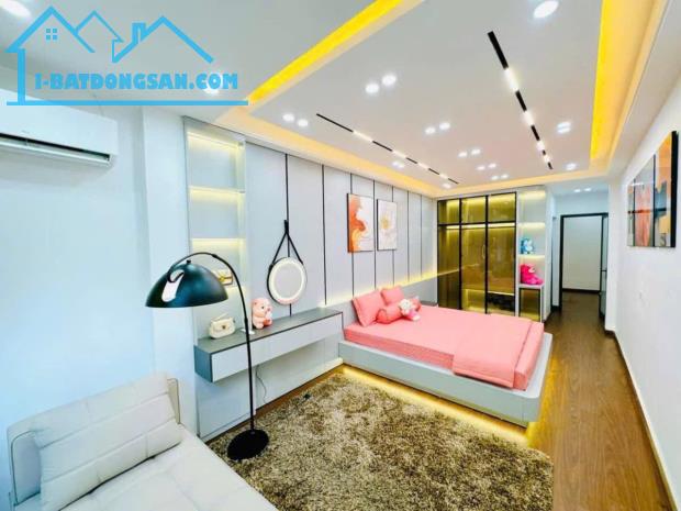 CẦN BÁN GẤP NHÀ TÔN ĐỨC THẮNG ĐỐNG ĐA 40m2, 4 TẦNG MẶT TIỀN 3,5m GIÁ  6.75 TỶ - 2