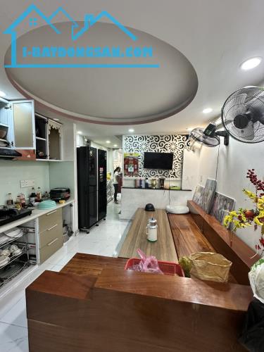 MẶT TIỀN KINH DOANH DẠ NAM P2.Q8. 71m2, 7 PN, 4 lầu ( 3.6 * 21 ), giá 17 tỉ. TL - 2