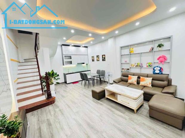 🏡GẤP- NHÀ ĐẸP CẦU GIẤY 34/40M² - 4 TẦNG- 4 NGỦ- NGÕ 3GÁC - FULL ĐỒ - Ở NGAY - NHỈNH 7 TỶ