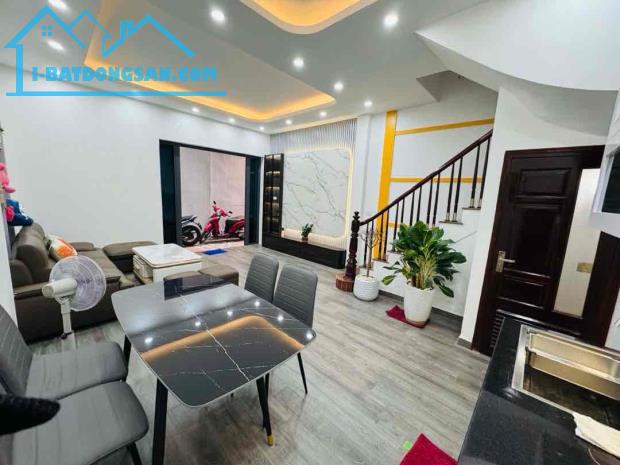 🏡GẤP- NHÀ ĐẸP CẦU GIẤY 34/40M² - 4 TẦNG- 4 NGỦ- NGÕ 3GÁC - FULL ĐỒ - Ở NGAY - NHỈNH 7 TỶ - 2