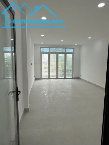 Cho thuê nhà mặt tiền Cao Lỗ, 4x20, 5 tầng, Thiết kế hiện đại chỉ 40tr tháng còn TL - 3