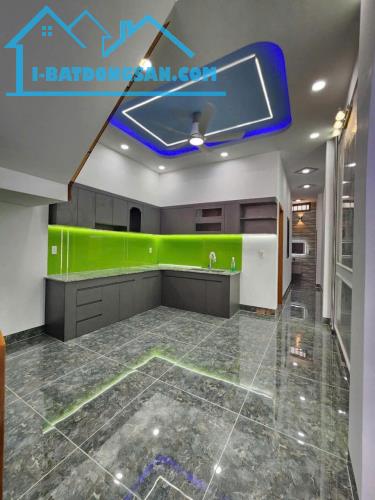 Bán nhà 2 Tầng diện tích lớn,đường xe hơi thông thoáng,giá yêu thương - 3
