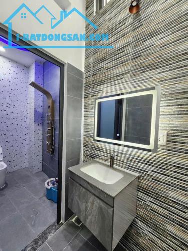 Bán nhà 2 Tầng diện tích lớn,đường xe hơi thông thoáng,giá yêu thương - 1