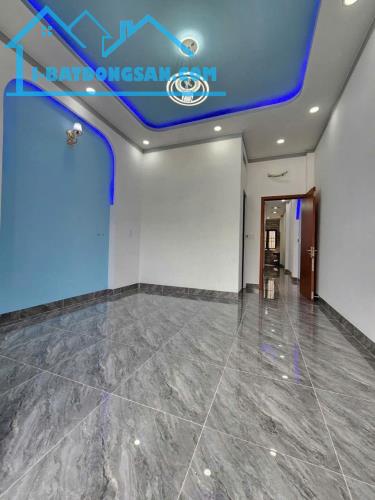 Bán nhà 2 Tầng diện tích lớn,đường xe hơi thông thoáng,giá yêu thương