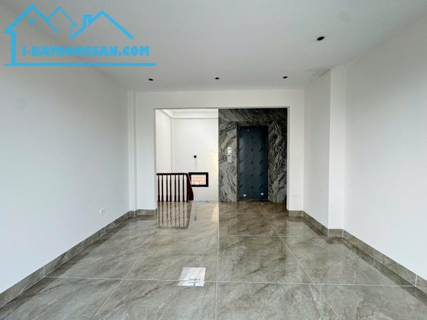 Nguyễn Văn Cừ, 35m2, MT 4m, 7 tầng thang máy, sau mặt phố 1 nhà, ô tô, kinh doanh