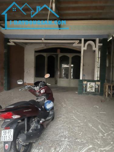 Bom Tấn nhà xưởng ngay chợ Bình Thành hẻm 1 trục xe tải 195m2,2Tầng Nhỉnh 7 tỷ - 2