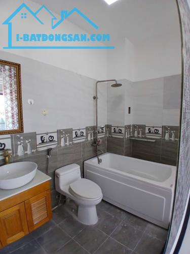 NGANG 4.5 DÀI 20 - NHÀ 4 TẦNG - ĐƯỜNG XE HƠI CHẠY BON BON KHU TÊN LỬA - NHỈNH 12 ĐỒNG - 3