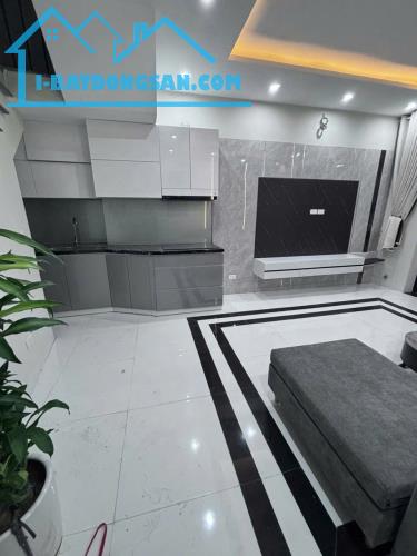 SIÊU PHẨM ĐỘI CẦN - VỊ TRÍ SIÊU ĐỈNH  10M RA MẶT PHỐ- NHÀ ĐẸP Ở NGAY 32m, 4T, mt 4.3m, - 2