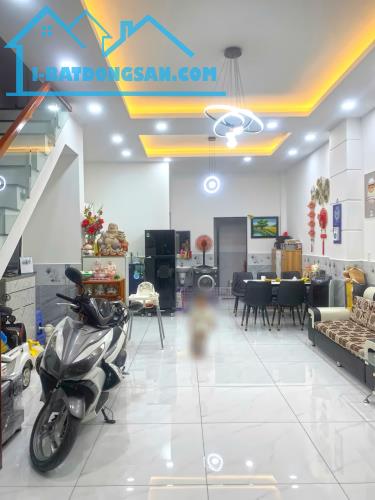 Hàng thơm - Nhà đẹp 1 lầu lô nhì Dương Cát Lợi, Thị trấn Nhà Bè