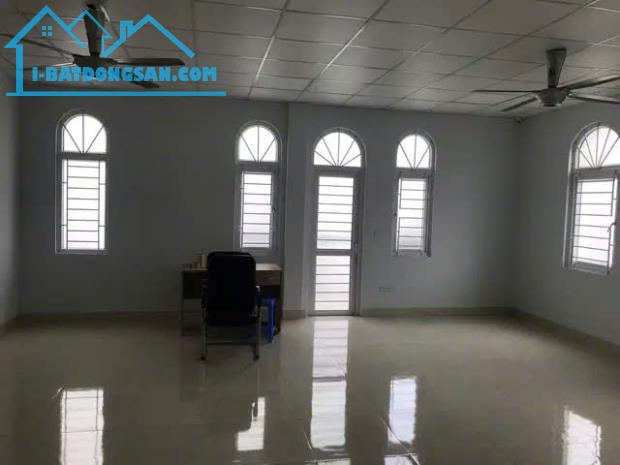 Bán lô góc Louis City, N.T. Liêm. DT 160m x 5,5T. Trục chính, thang máy. Giá 41,7 tỷ. LH: