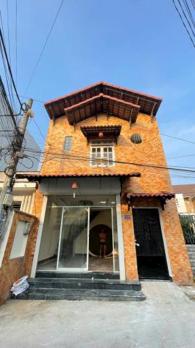 Bán nhà 1 Trệt 1 lầu 139m2 thổ cư đường ô tô (P. Tân Phong) chỉ 5.4 tỉ