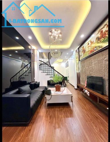 BÁN NHÀ KIM GIANG - 50M² - 5 TẦNG - CÁCH PHỐ 15M - Ô TÔ LÙI CỬA - KINH DOANH ONLINE - 7,95 - 3