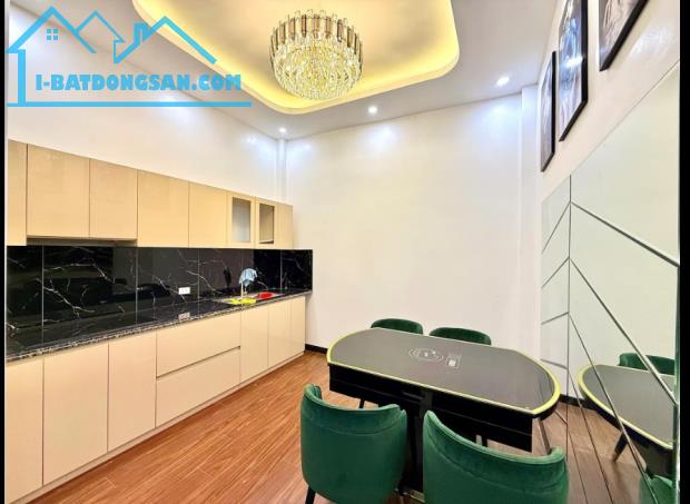 BÁN NHÀ KIM GIANG - 50M² - 5 TẦNG - CÁCH PHỐ 15M - Ô TÔ LÙI CỬA - KINH DOANH ONLINE - 7,95 - 2
