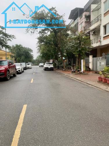 LIỀN KỀ DÂN XÂY THIẾT KẾ ĐẲNG CẤP, NỘI THẤT SIÊU SANG, VIEW THOÁNG TRIỆU ĐÔ